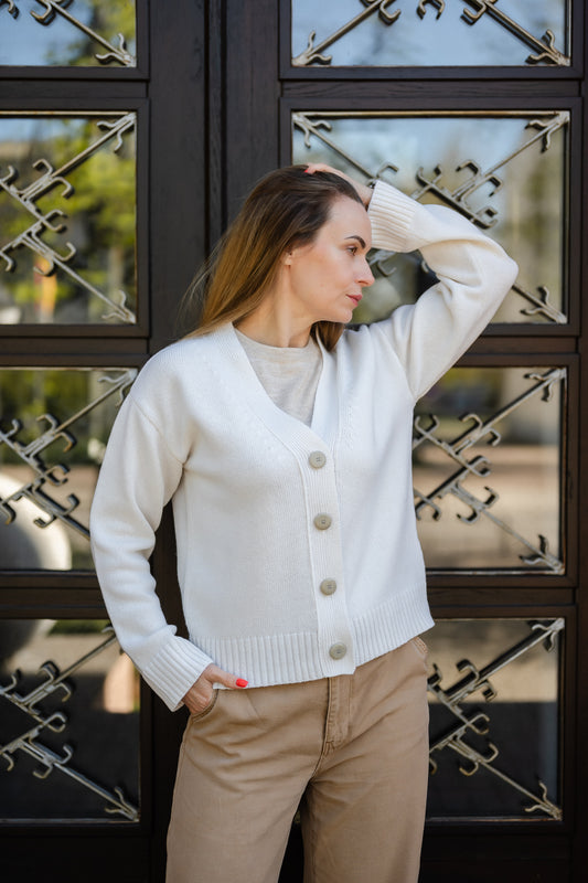 Alba- baltas merino vilnos megztinis