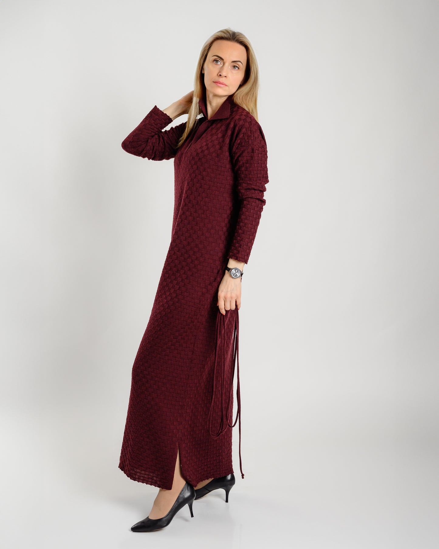 Megzta suknelė su dirželiu