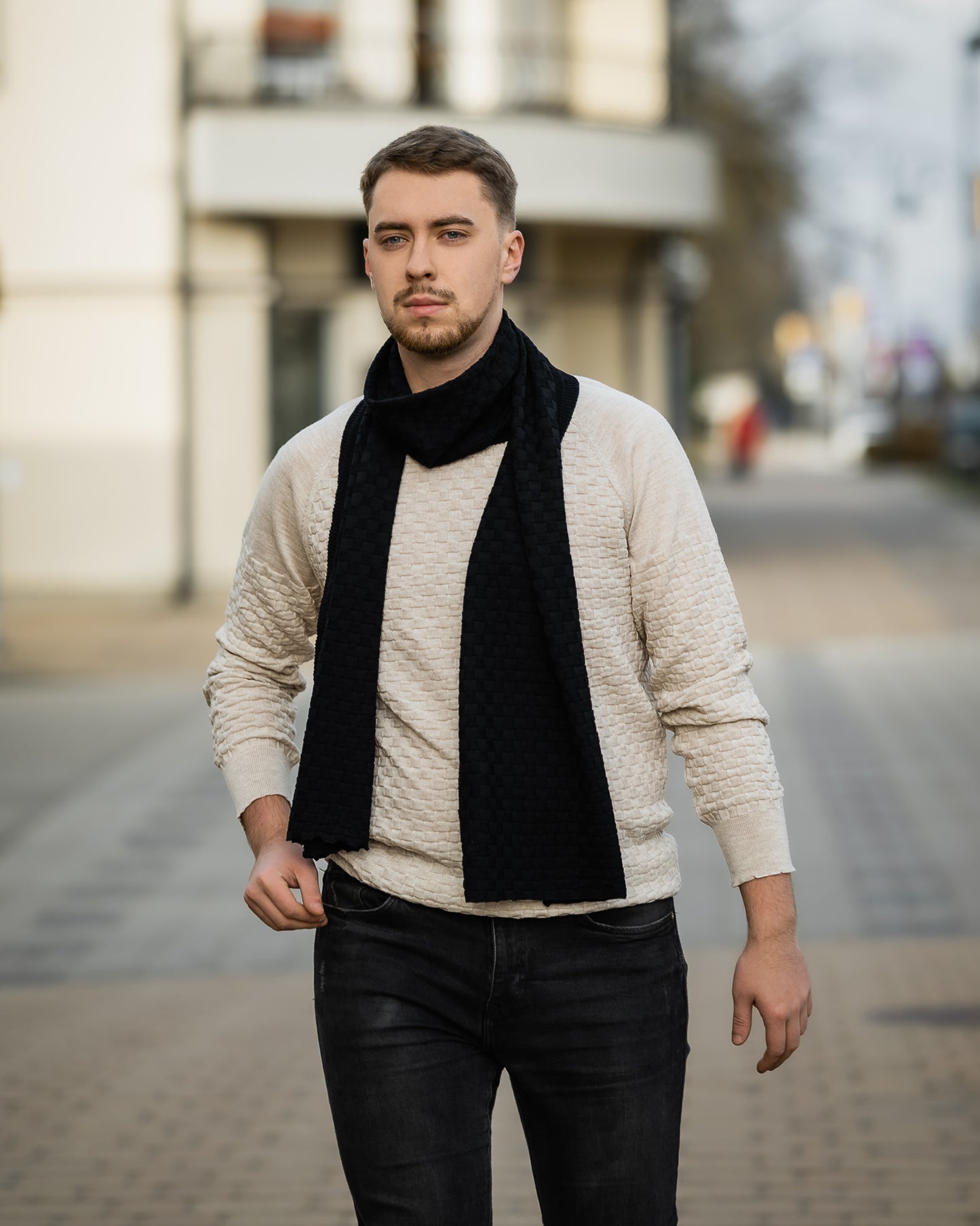 Juodas universalus unisex šalikas