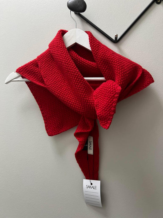 Raudona skara iš merino vilnos