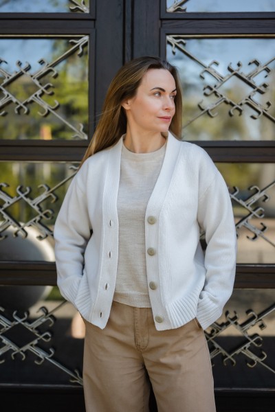 Alba - baltas merino vilnos megztinis
